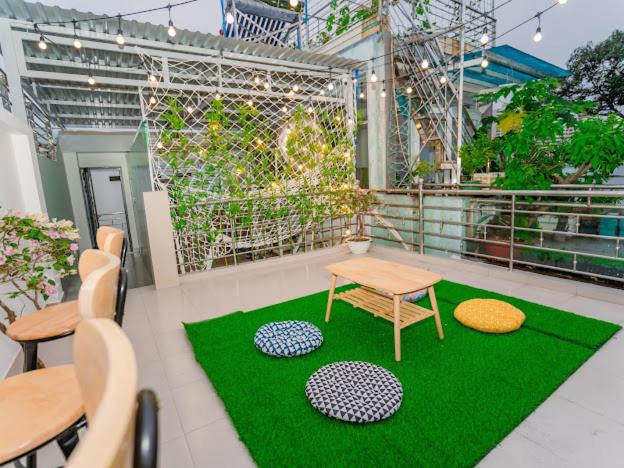 ALOHA SAIGON PREMIUM HOSTEL by Local Travel Experts - Newly opened, Less-touristy location, Spacious rooms, Glass shower bathroom, Free breakfast & Walking