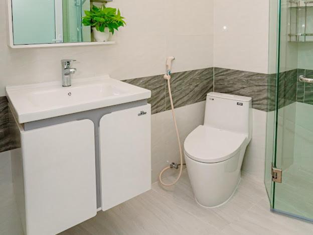 ALOHA SAIGON PREMIUM HOSTEL by Local Travel Experts - Newly opened, Less-touristy location, Spacious rooms, Glass shower bathroom, Free breakfast & Walking