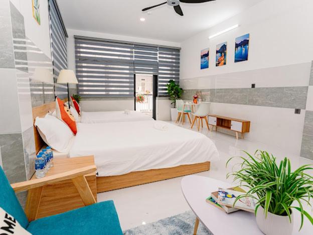 ALOHA SAIGON PREMIUM HOSTEL by Local Travel Experts - Newly opened, Less-touristy location, Spacious rooms, Glass shower bathroom, Free breakfast & Walking