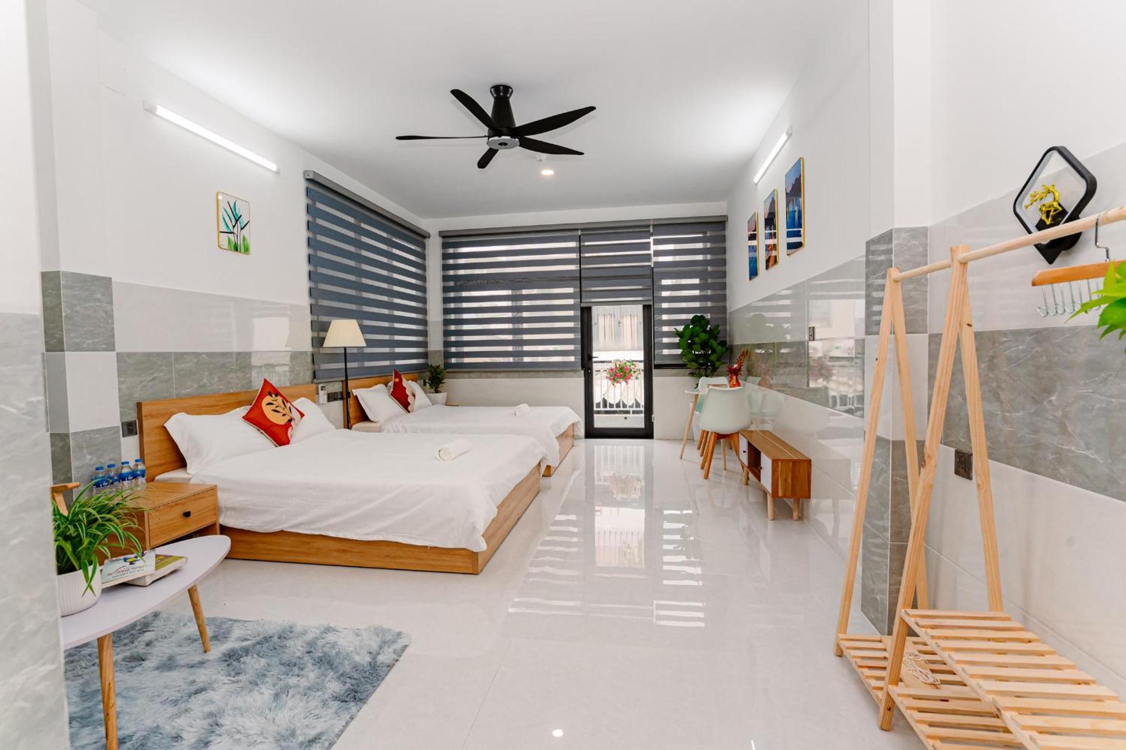 ALOHA SAIGON PREMIUM HOSTEL by Local Travel Experts - Newly opened, Less-touristy location, Spacious rooms, Glass shower bathroom, Free breakfast & Walking