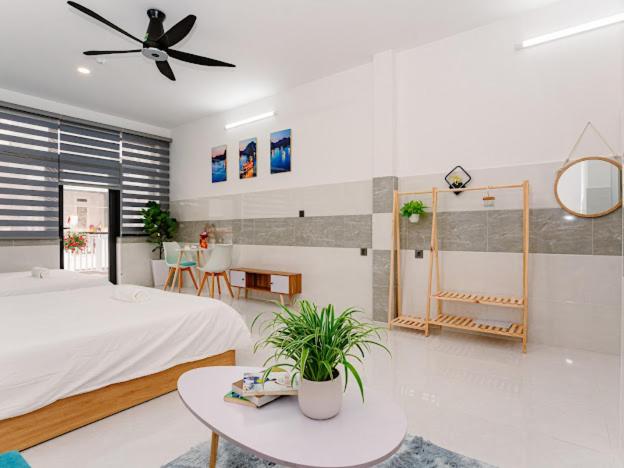 ALOHA SAIGON PREMIUM HOSTEL by Local Travel Experts - Newly opened, Less-touristy location, Spacious rooms, Glass shower bathroom, Free breakfast & Walking
