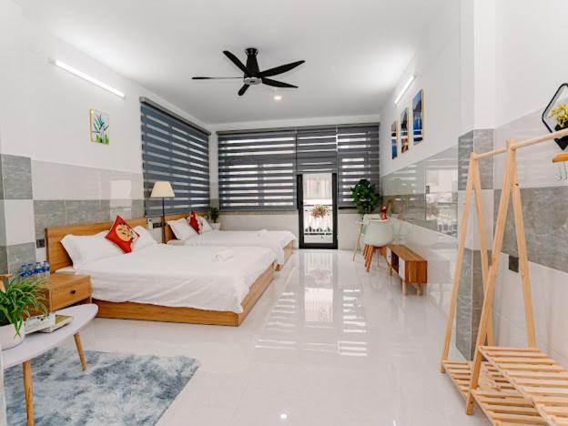 ALOHA SAIGON PREMIUM HOSTEL by Local Travel Experts - Newly opened, Less-touristy location, Spacious rooms, Glass shower bathroom, Free breakfast & Walking