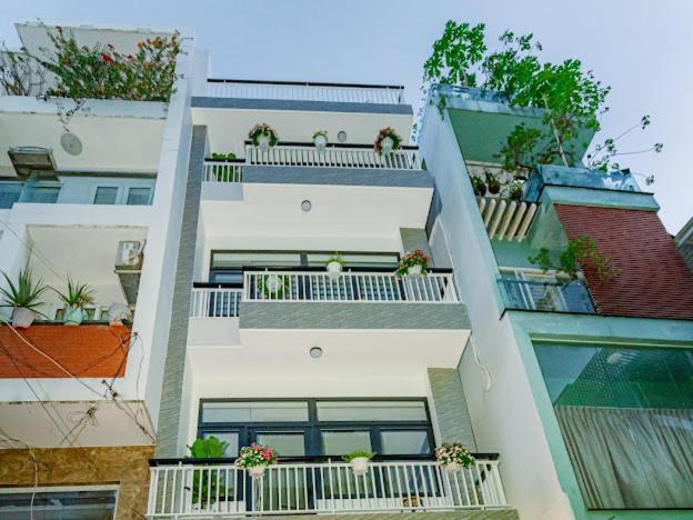 ALOHA SAIGON PREMIUM HOSTEL by Local Travel Experts - Newly opened, Less-touristy location, Spacious rooms, Glass shower bathroom, Free breakfast & Walking