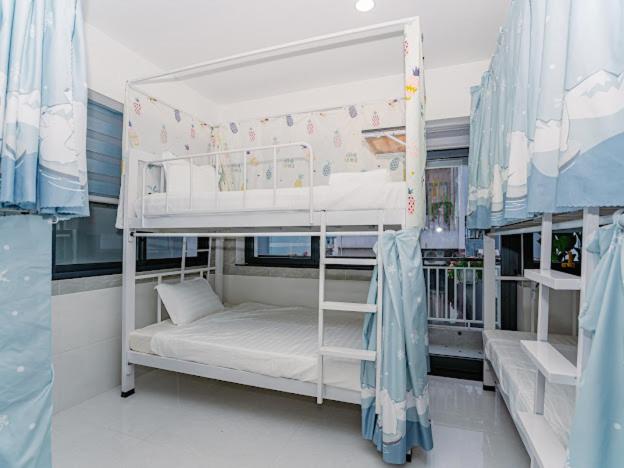 ALOHA SAIGON PREMIUM HOSTEL by Local Travel Experts - Newly opened, Less-touristy location, Spacious rooms, Glass shower bathroom, Free breakfast & Walking