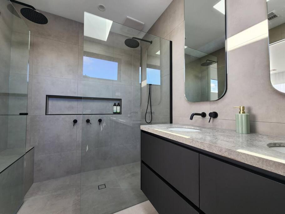 Luxurious, Entertainers Delight!