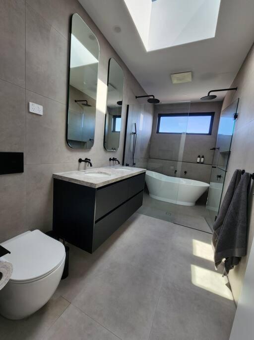 Luxurious, Entertainers Delight!