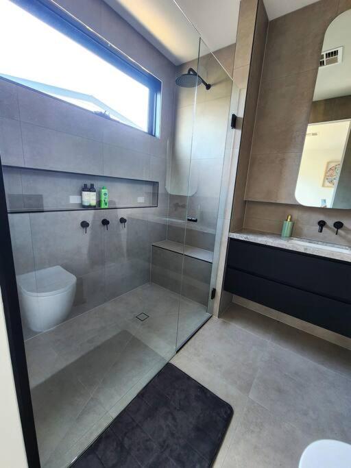 Luxurious, Entertainers Delight!