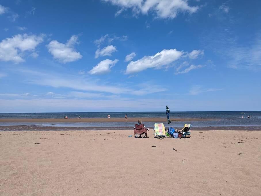Beachside Cottage w/beach access - Aboiteau Beach