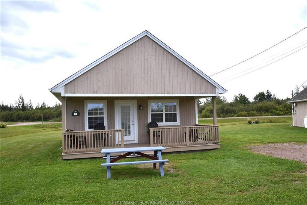 Beachside Cottage w/beach access - Aboiteau Beach