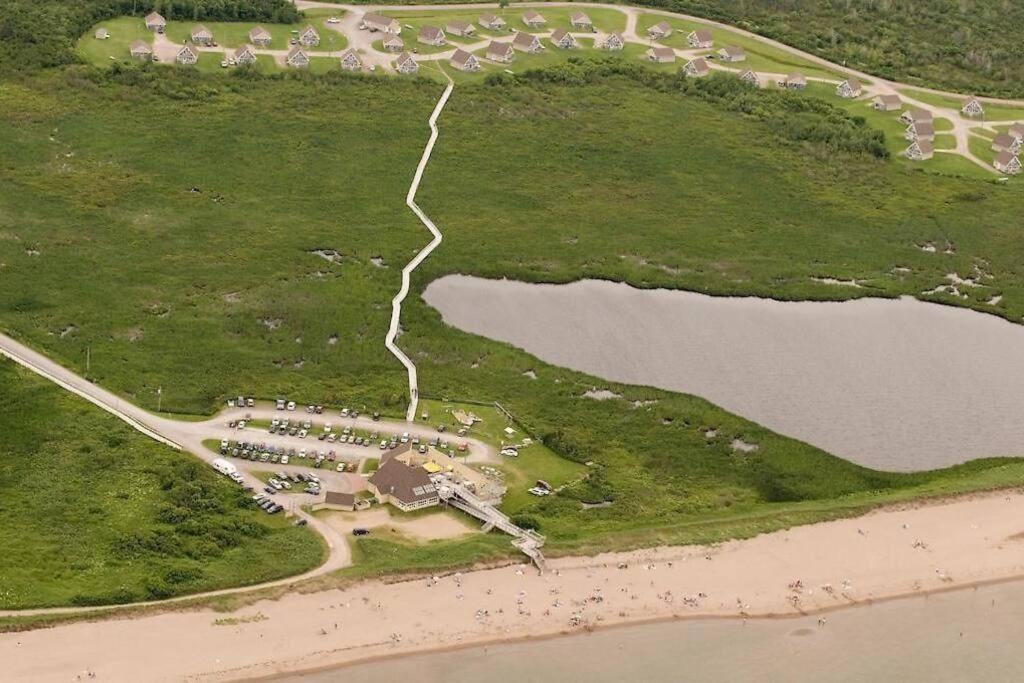 Beachside Cottage w/beach access - Aboiteau Beach