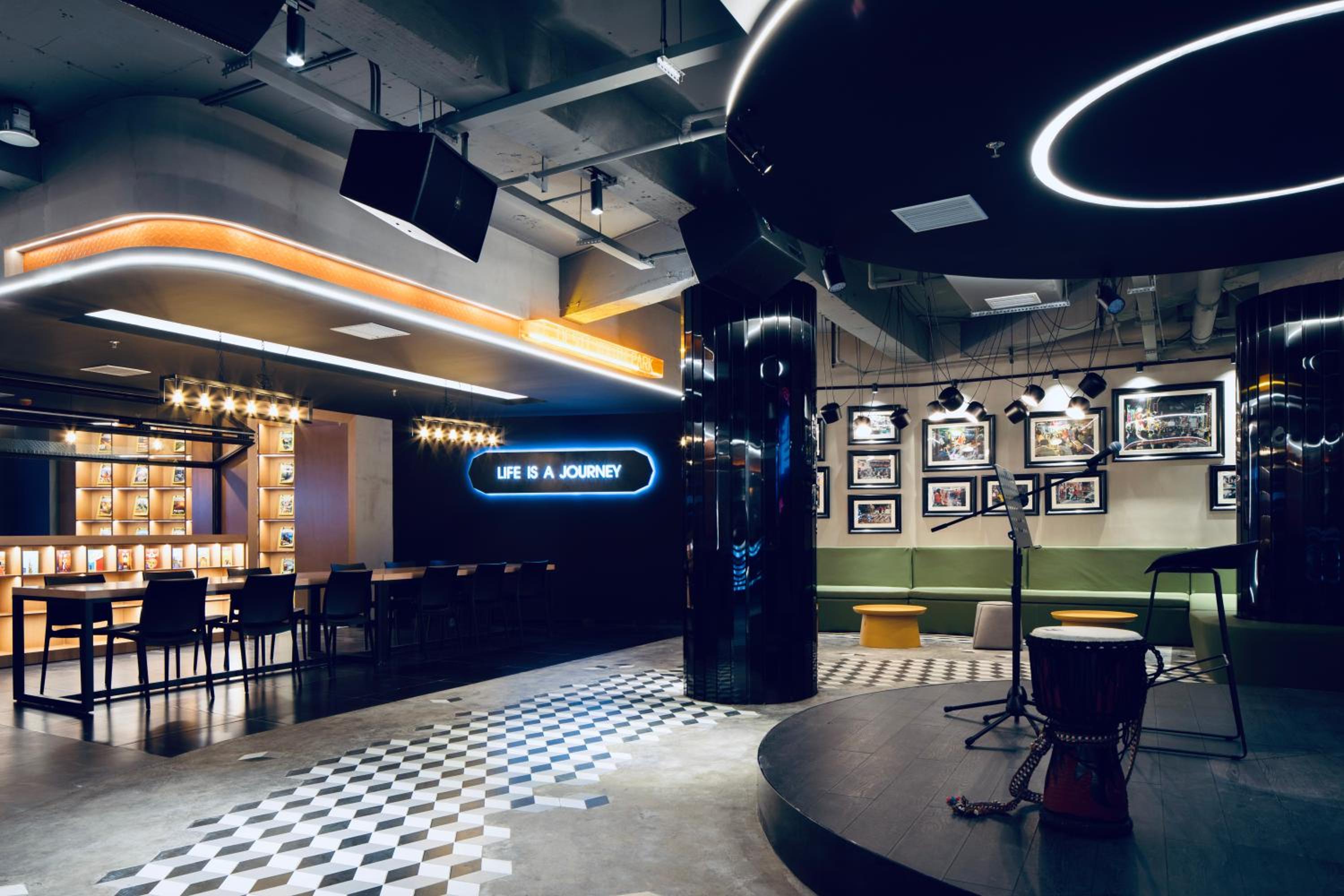 Changsha Desti Youth Park Hostel Wuyi Square-24H Reception&Cafe& Bar& Luggage Storage& Large Public Area