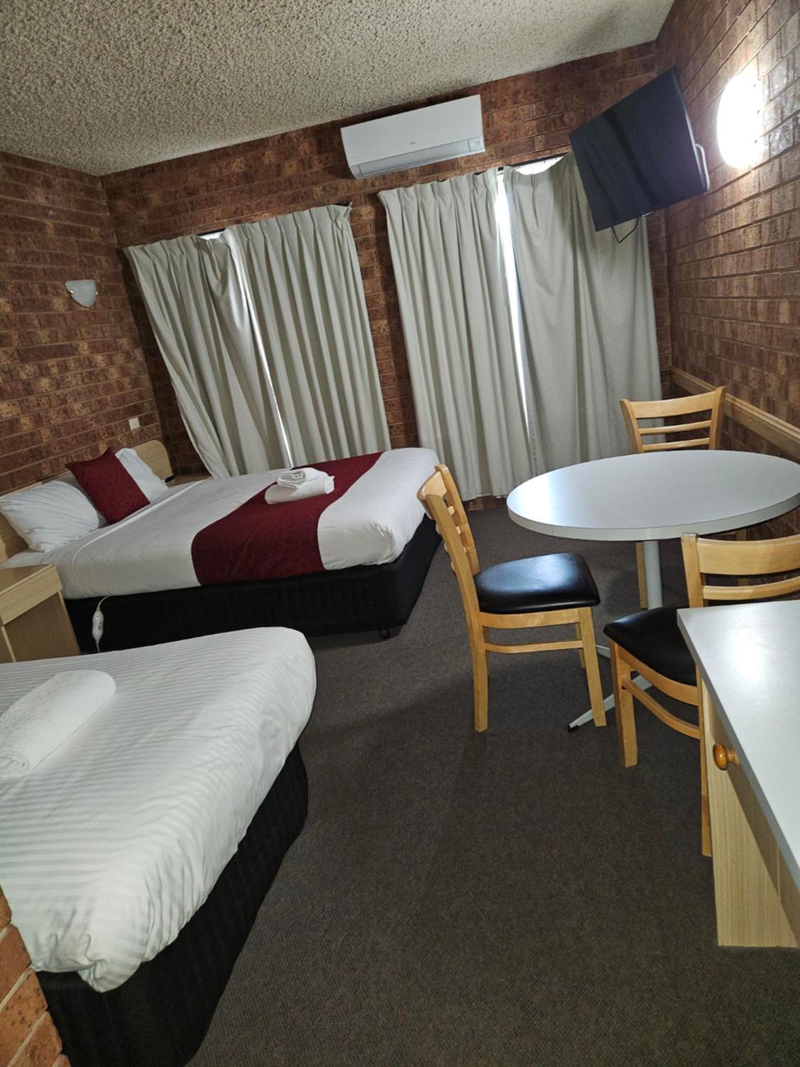 Courtyard Motor Inn