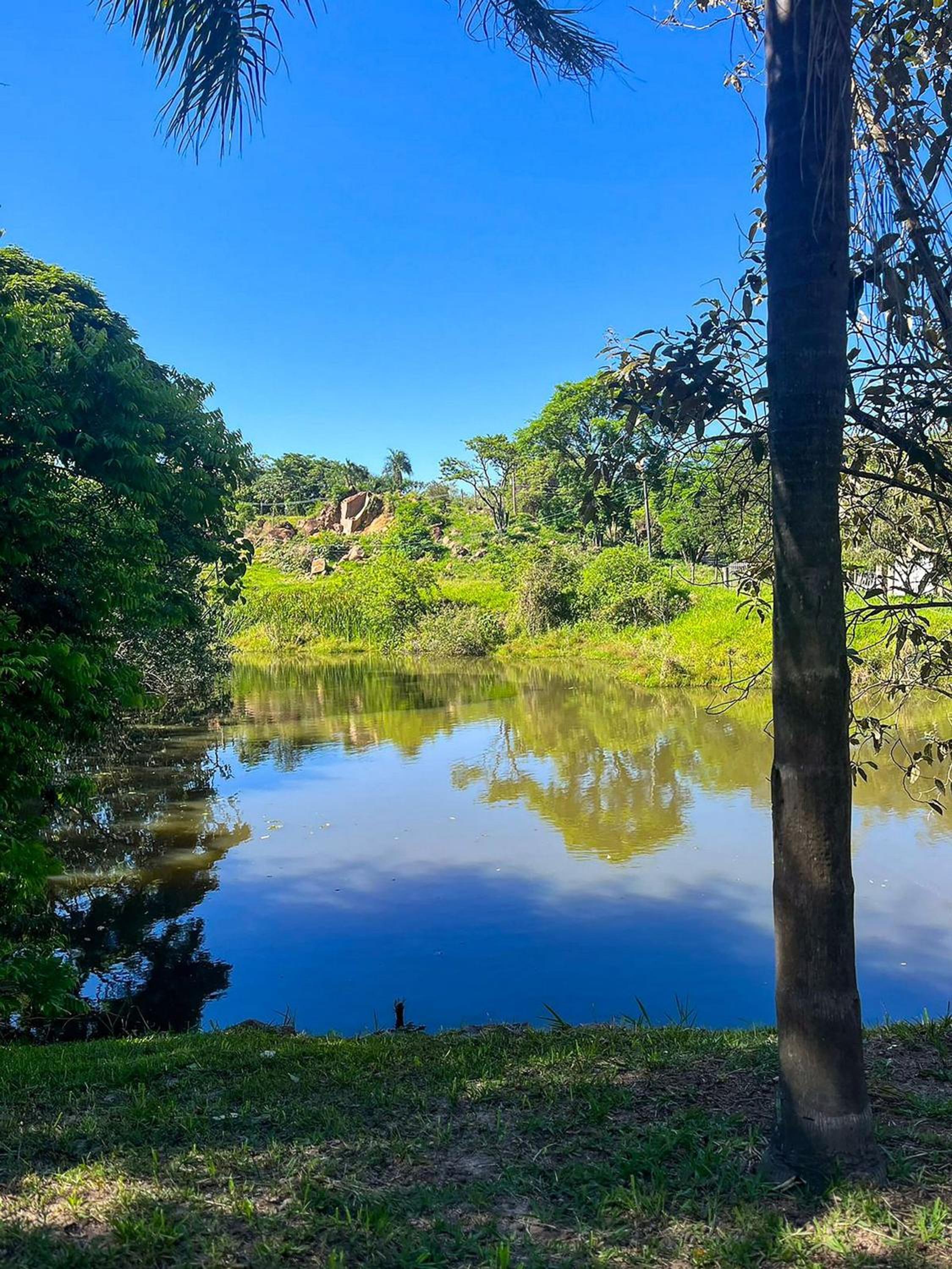 Chalé a beira de lago com churrasqueira em SP