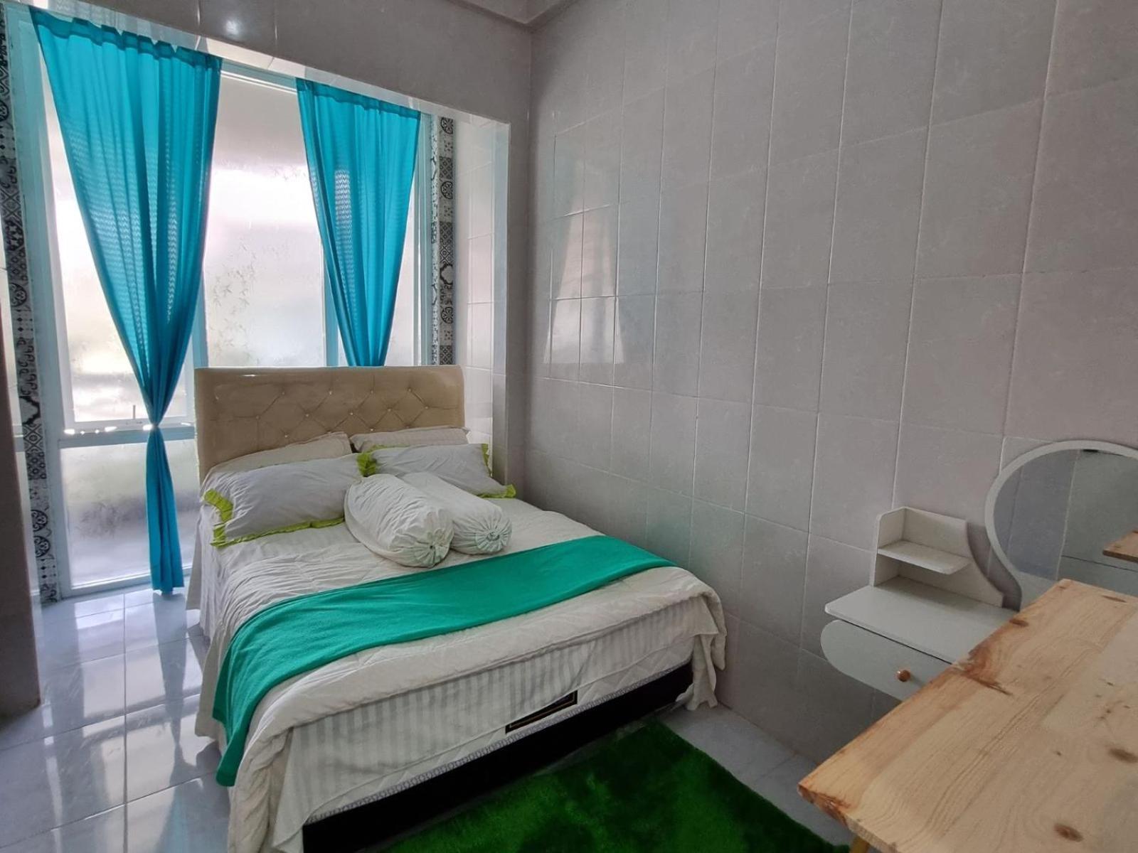Villa di Kota Batu dengan Private Pool