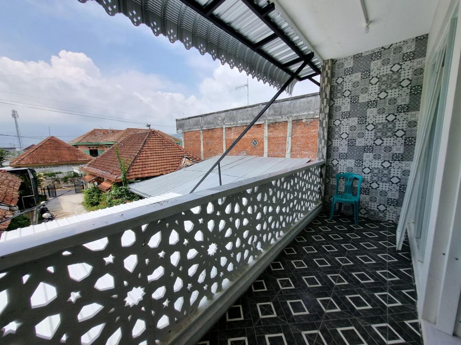 Villa di Kota Batu dengan Private Pool