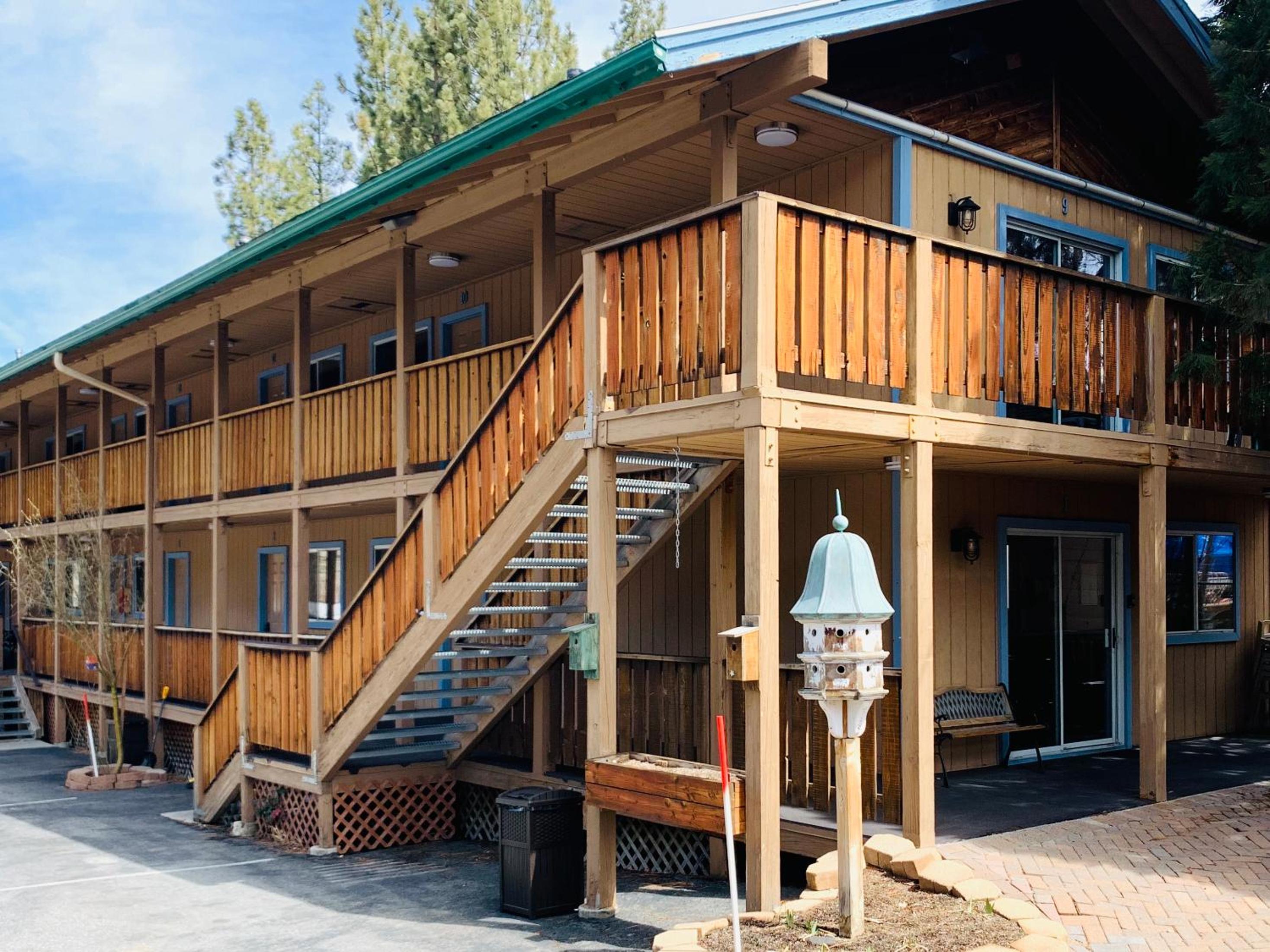 Hotel Snow Bear Lodge - Image 1