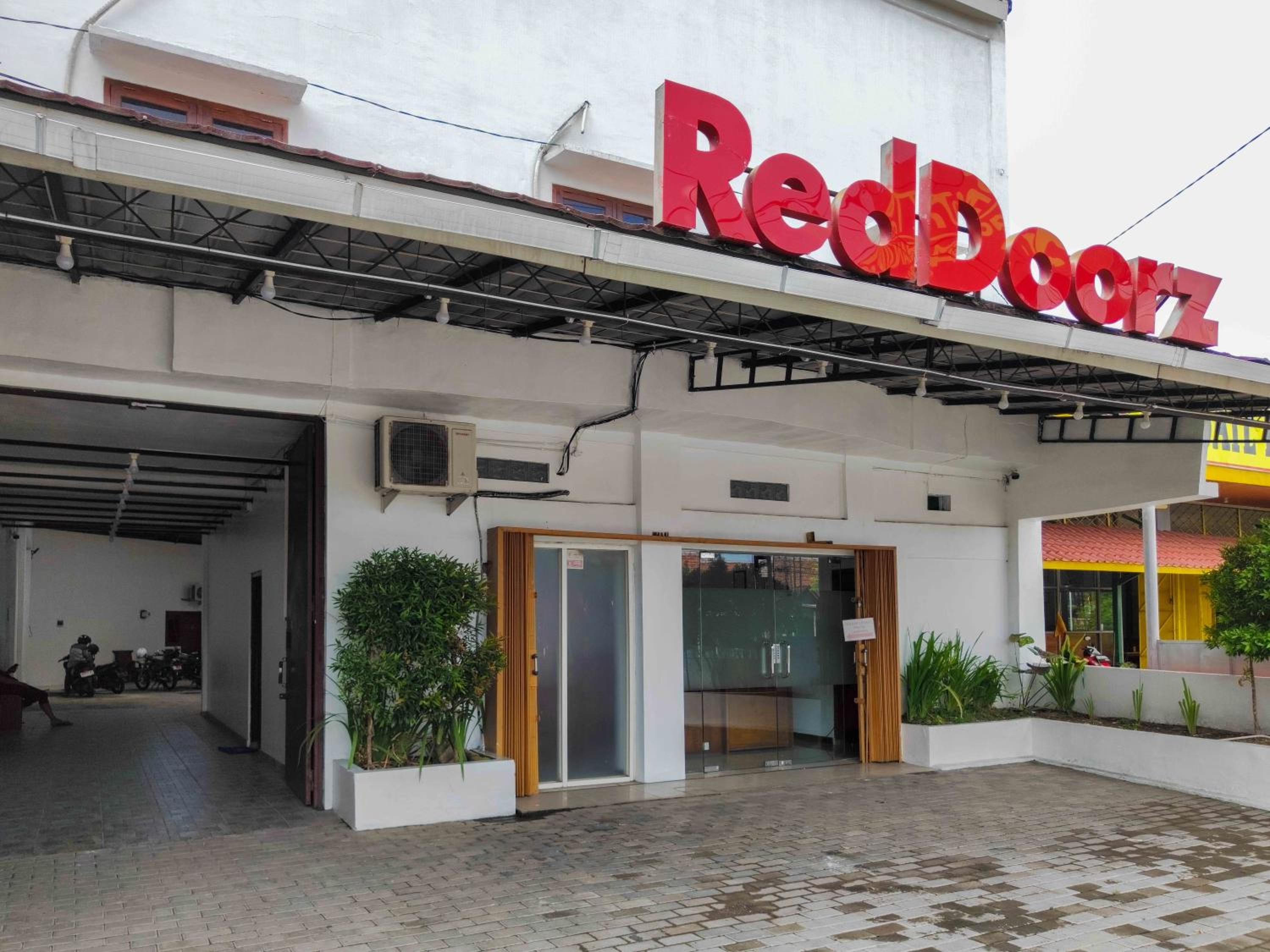 RedDoorz near Prambanan Temple view 3
