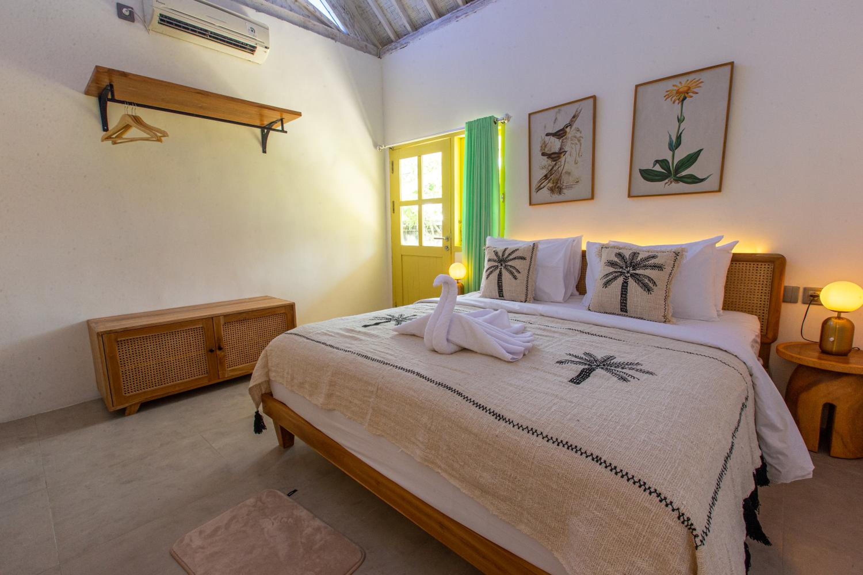 La Roja Bungalows