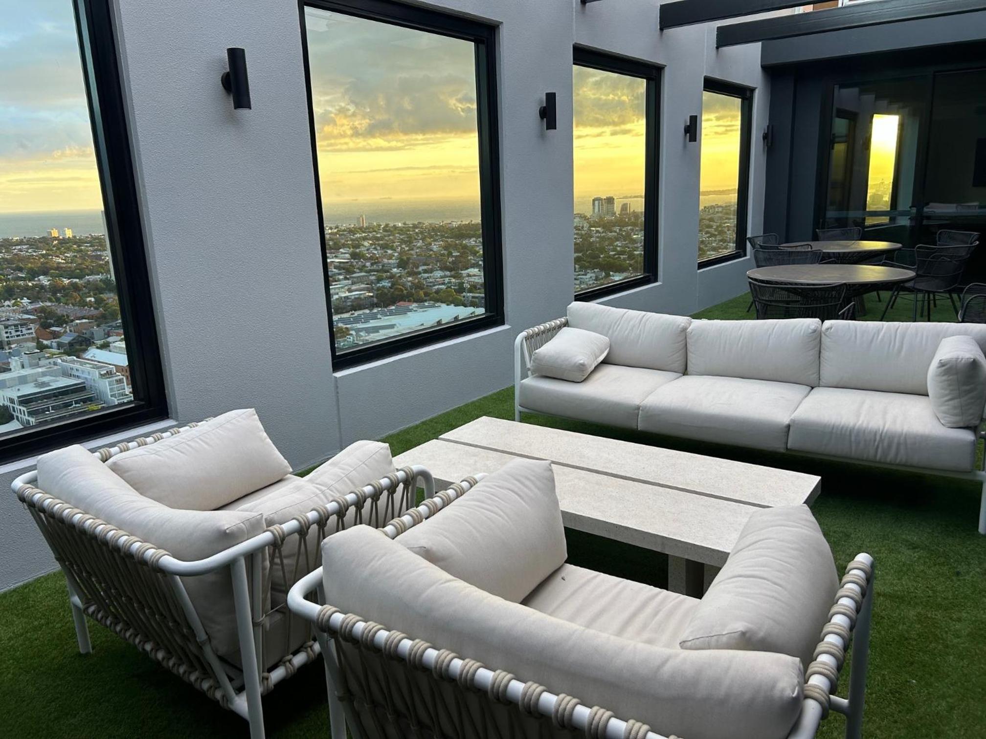 NEW Chic Stature Southbank 2 Bd