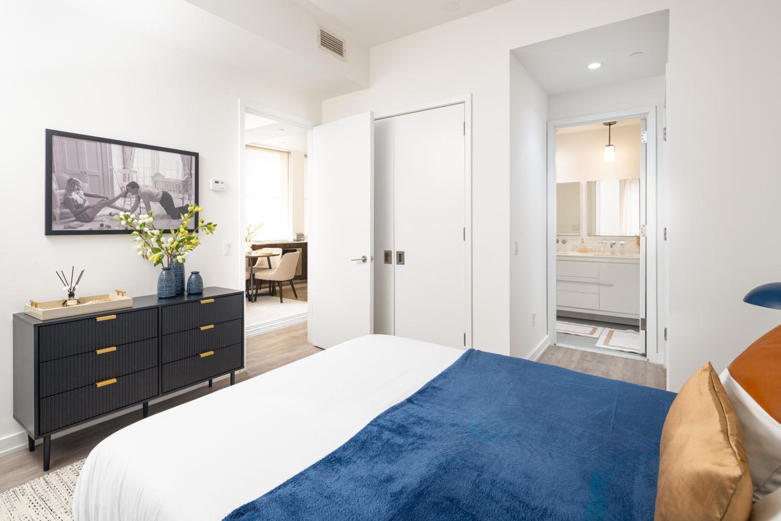 Luxury 2BD nr Wall St Gym Rooftop w/d