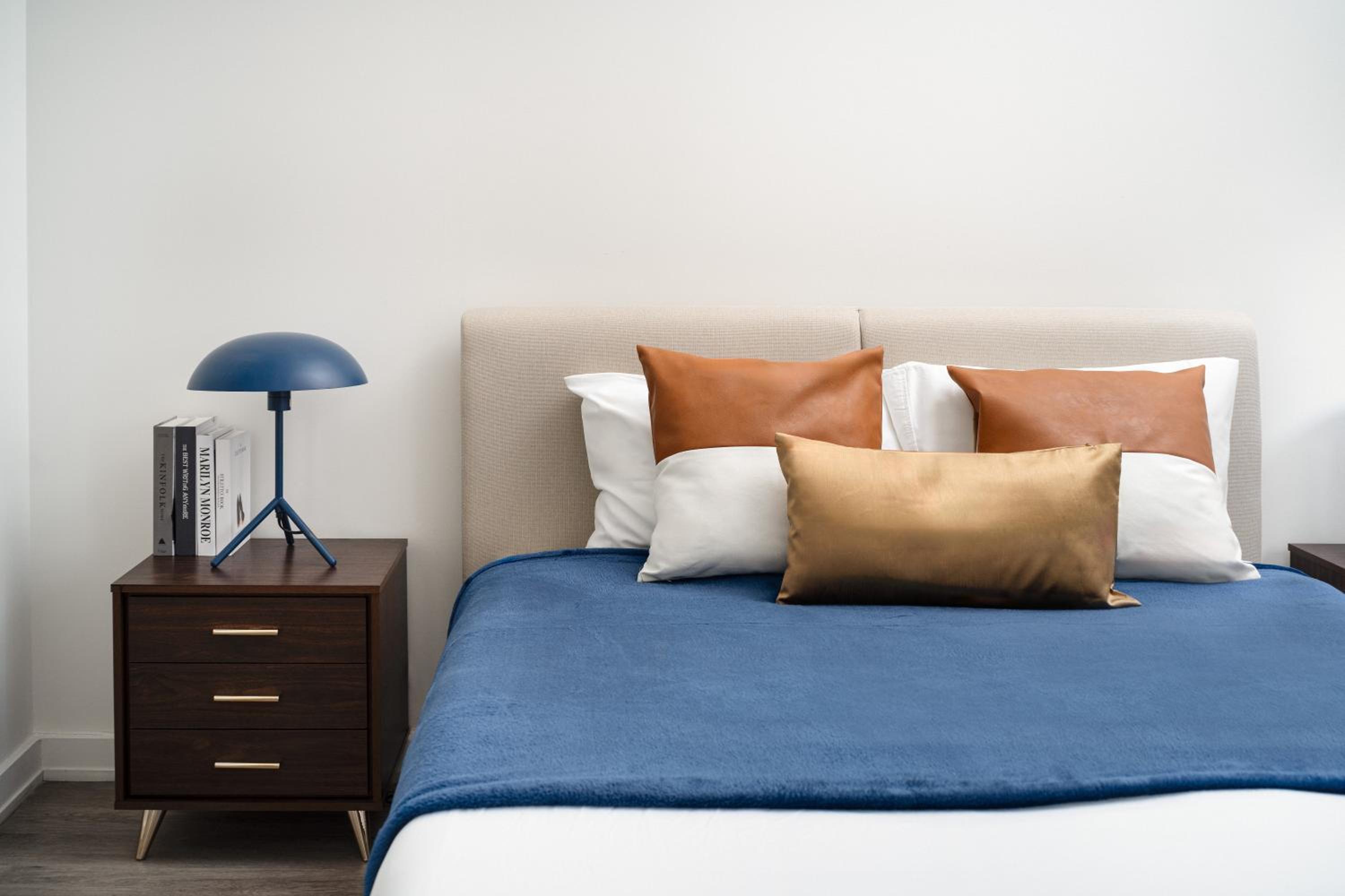 Luxury 2BD nr Wall St Gym Rooftop w/d