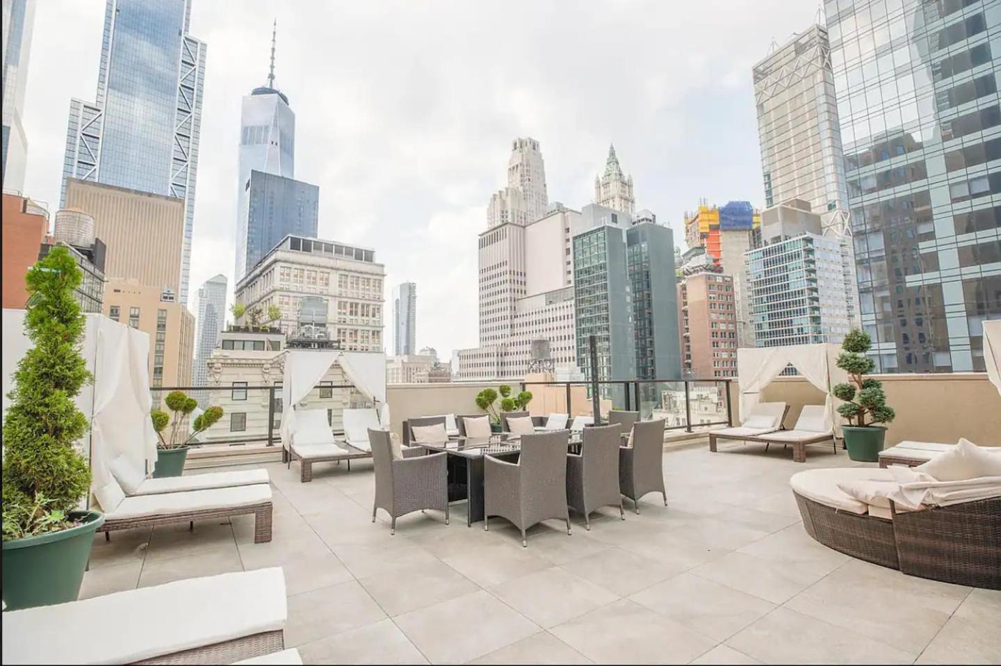 Chic 1BD with Rooftop W/D in Unit Downtown