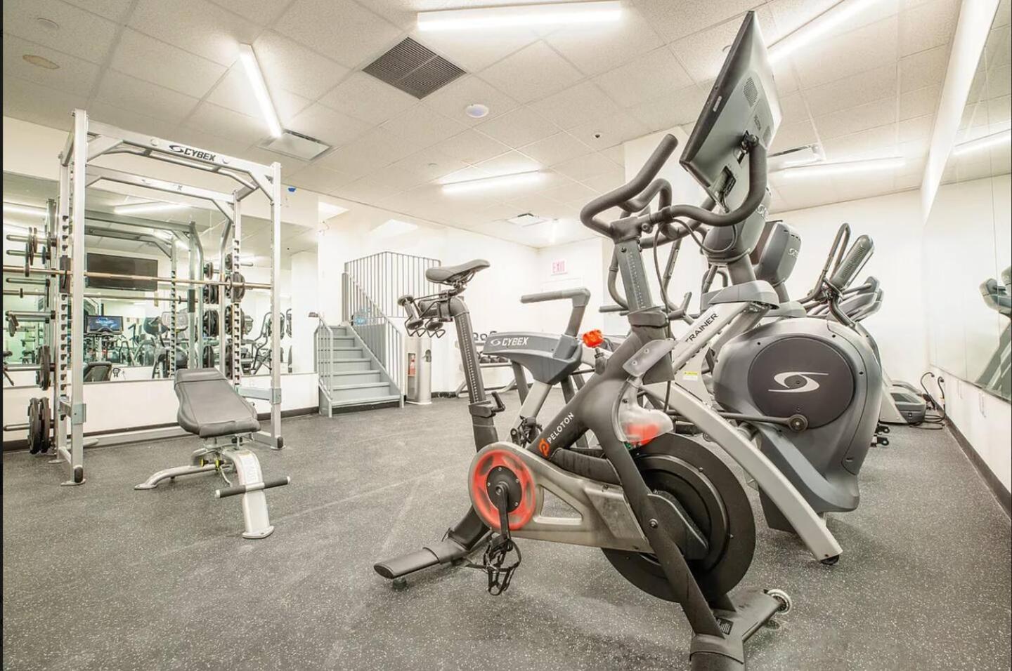 Spacious Luxury 2BD Downtown Gym W/D Doorman