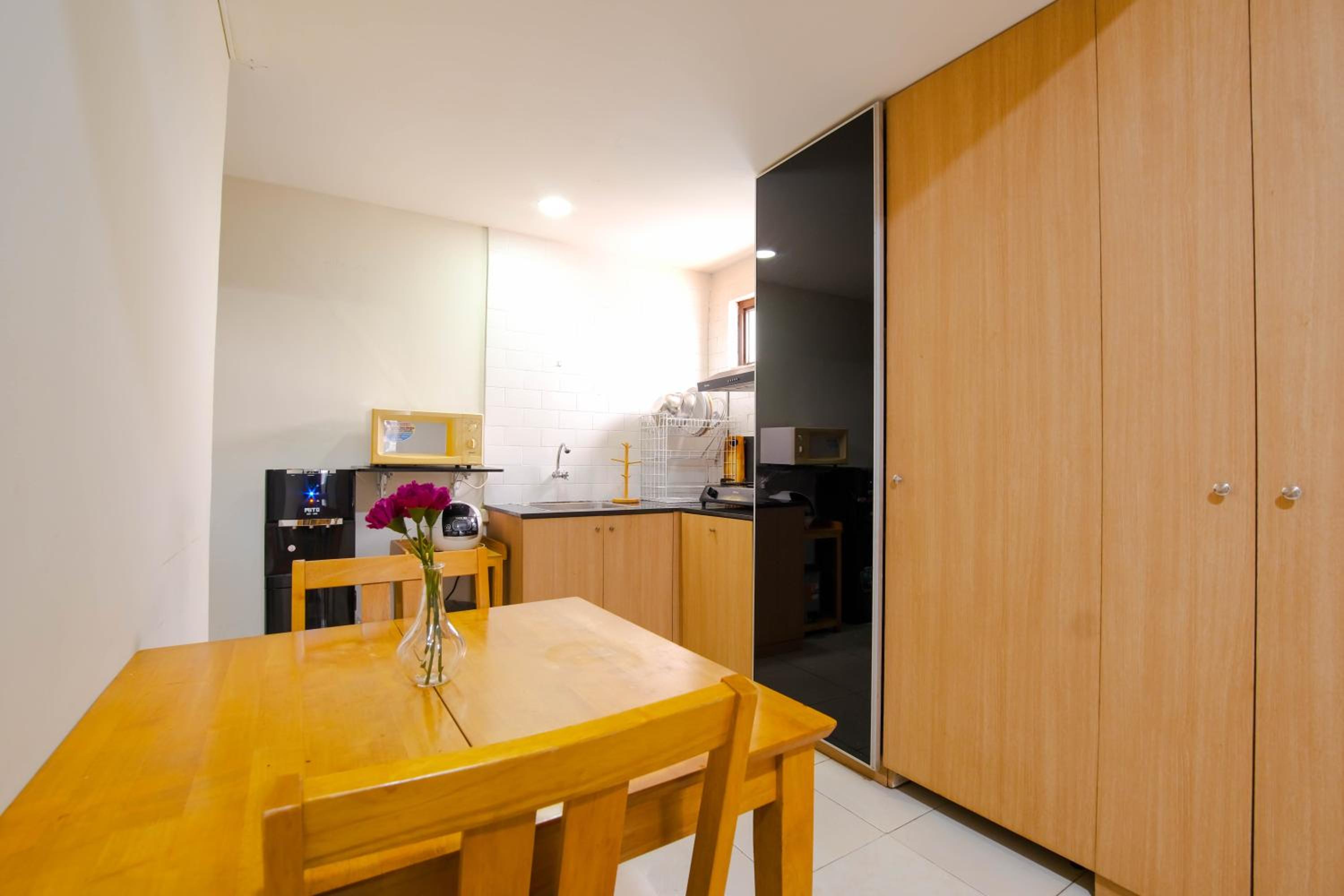 Tamansari Sudirman Apartment by AbdiHome view 4