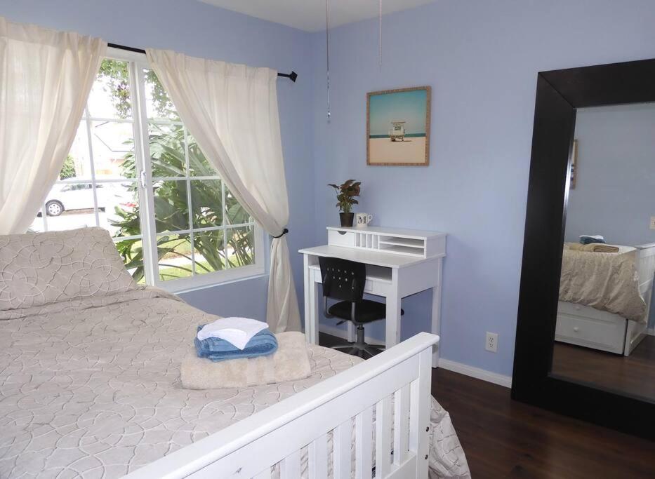 Cozy Bungalow + walk to beach + attractions view 2