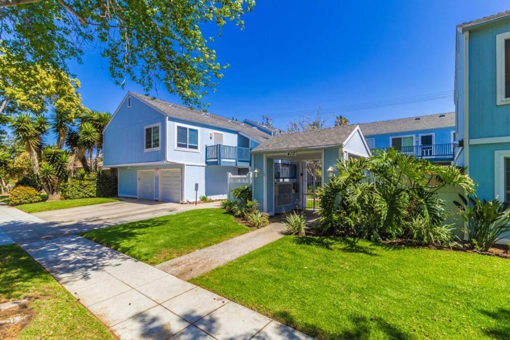 Cozy Bungalow + walk to beach + attractions view 3