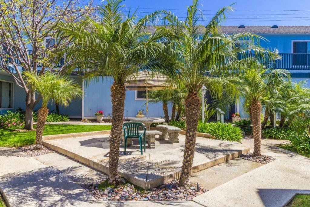 Cozy Bungalow + walk to beach + attractions view 4