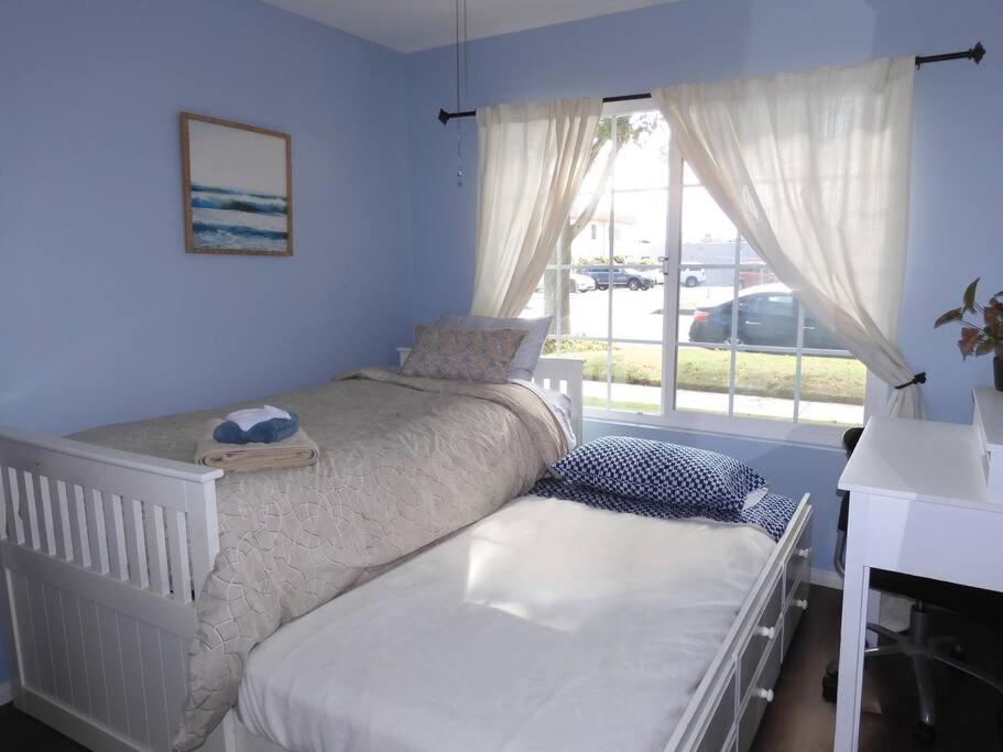 Cozy Bungalow + walk to beach + attractions view 5