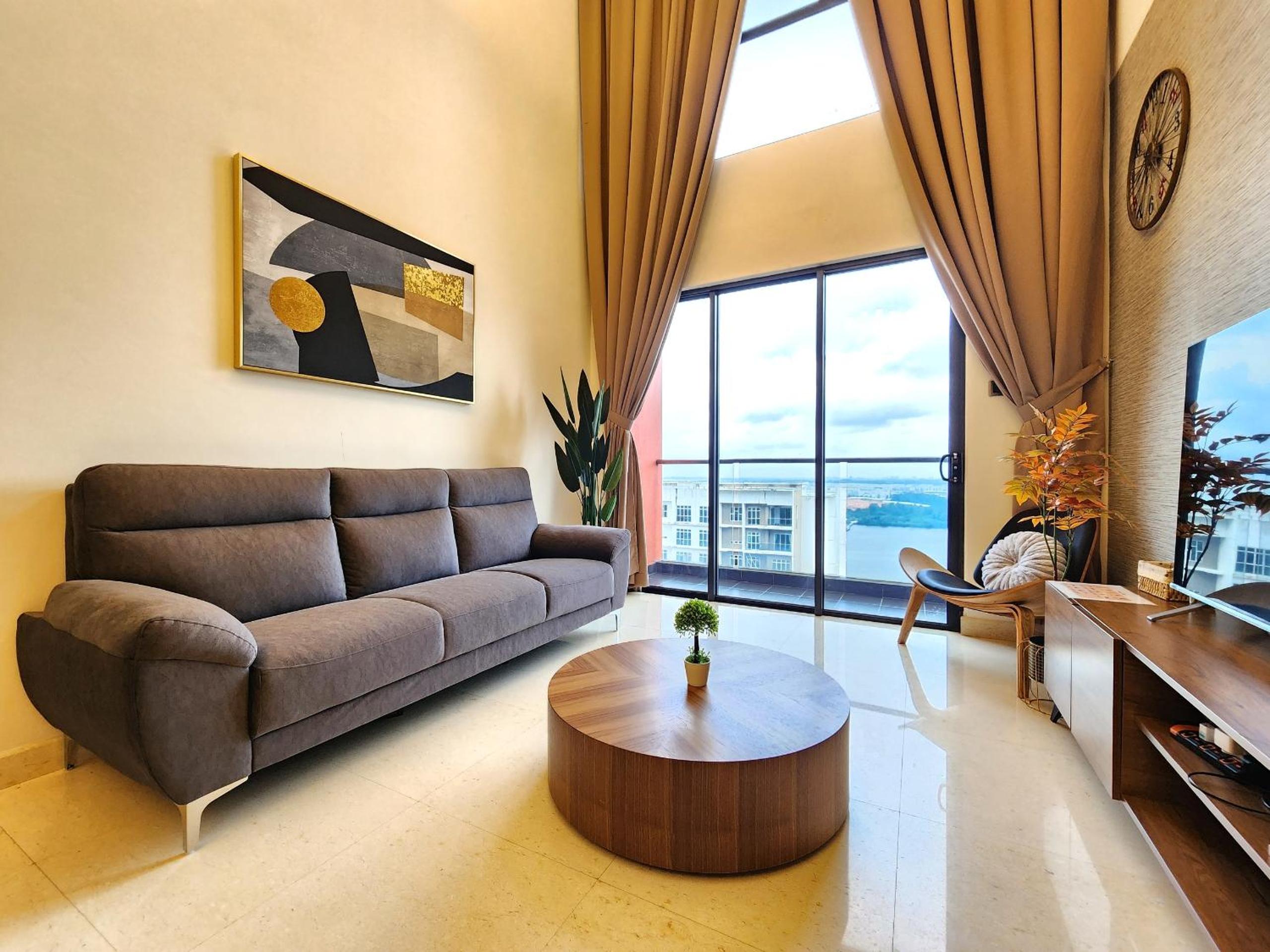 Loft Suite Seaview JB CIQ 6-7Pax