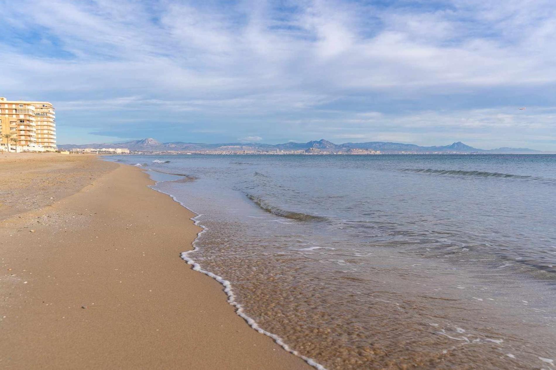rentafive - Primera Línea - Arenales - Casa Pilar