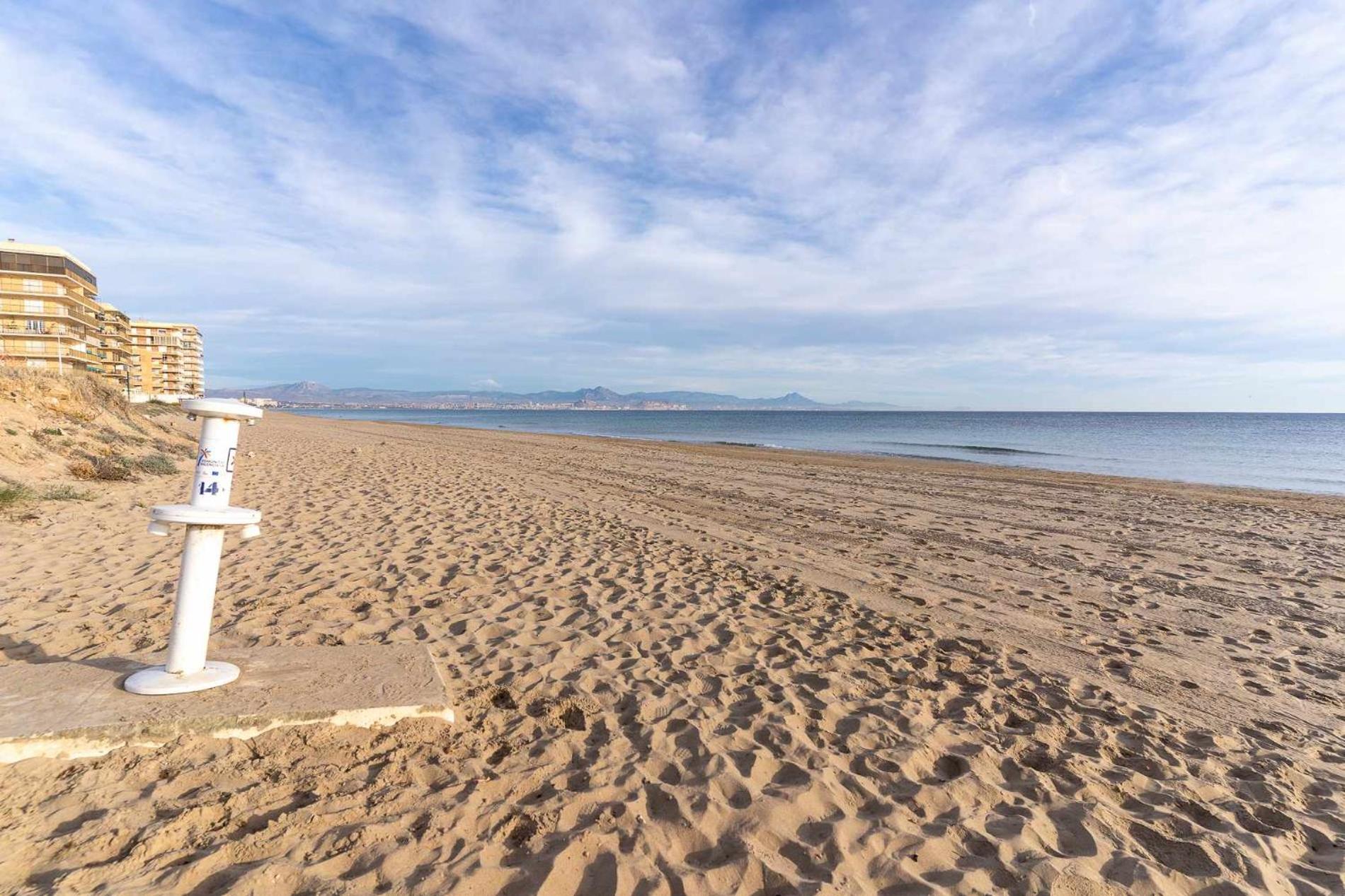 rentafive - Primera Línea - Arenales - Casa Pilar