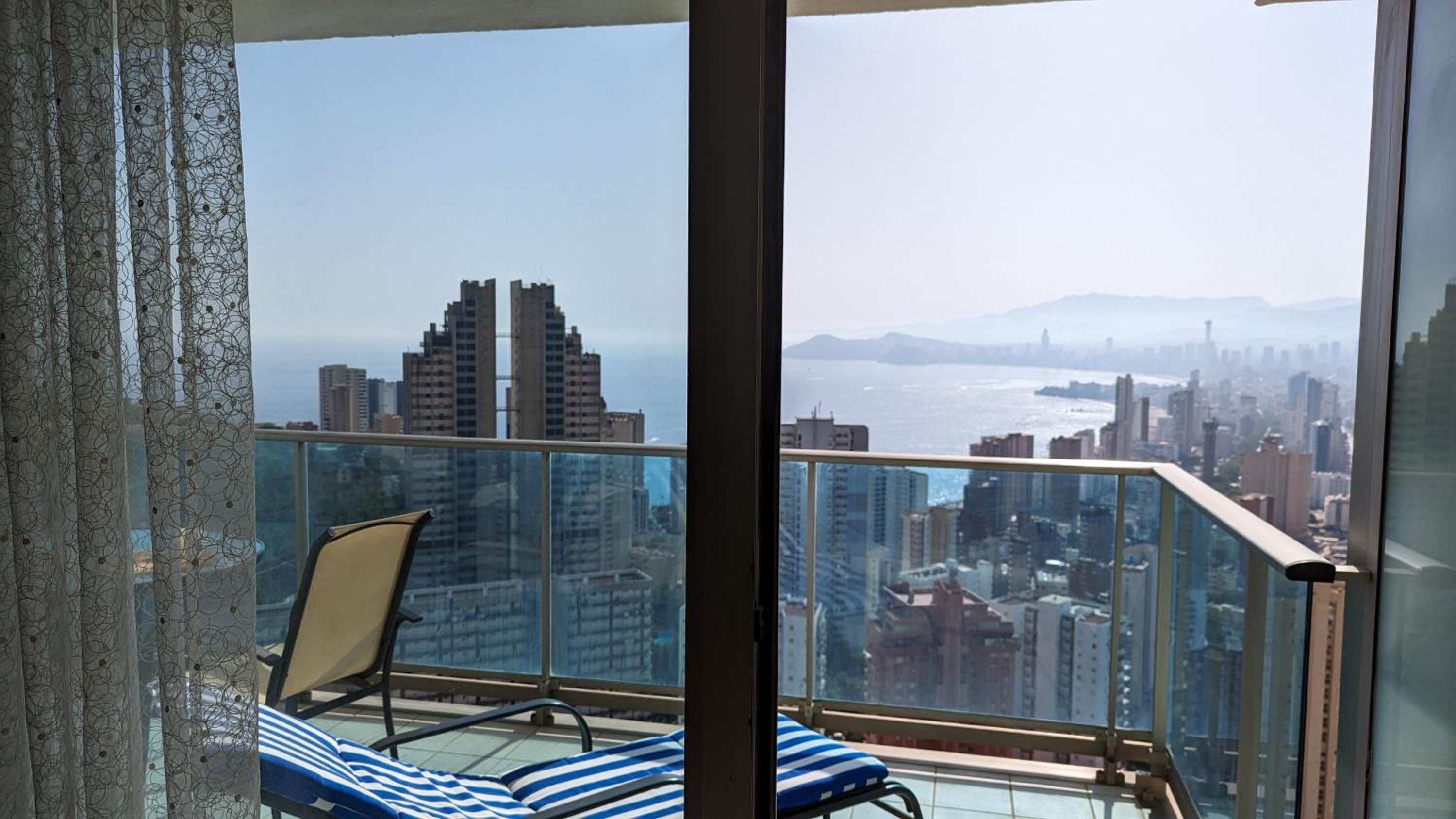 TORRE LUGANO sea view apartment