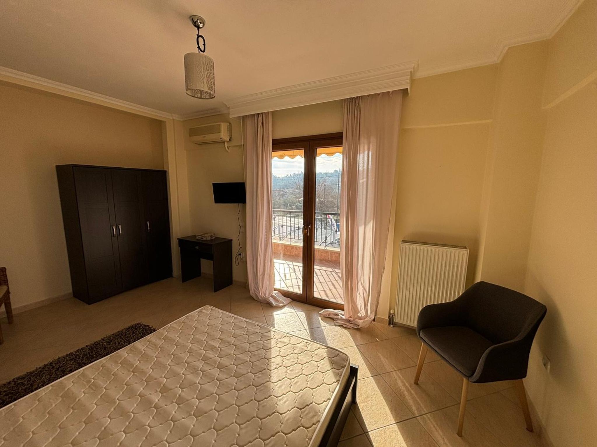 Lux apartment - one bedroom , living room , kitchen , bathroom - for 1 to 7 people, also for parties & gatherings up to 25 people, only 15 minutes from The view 3