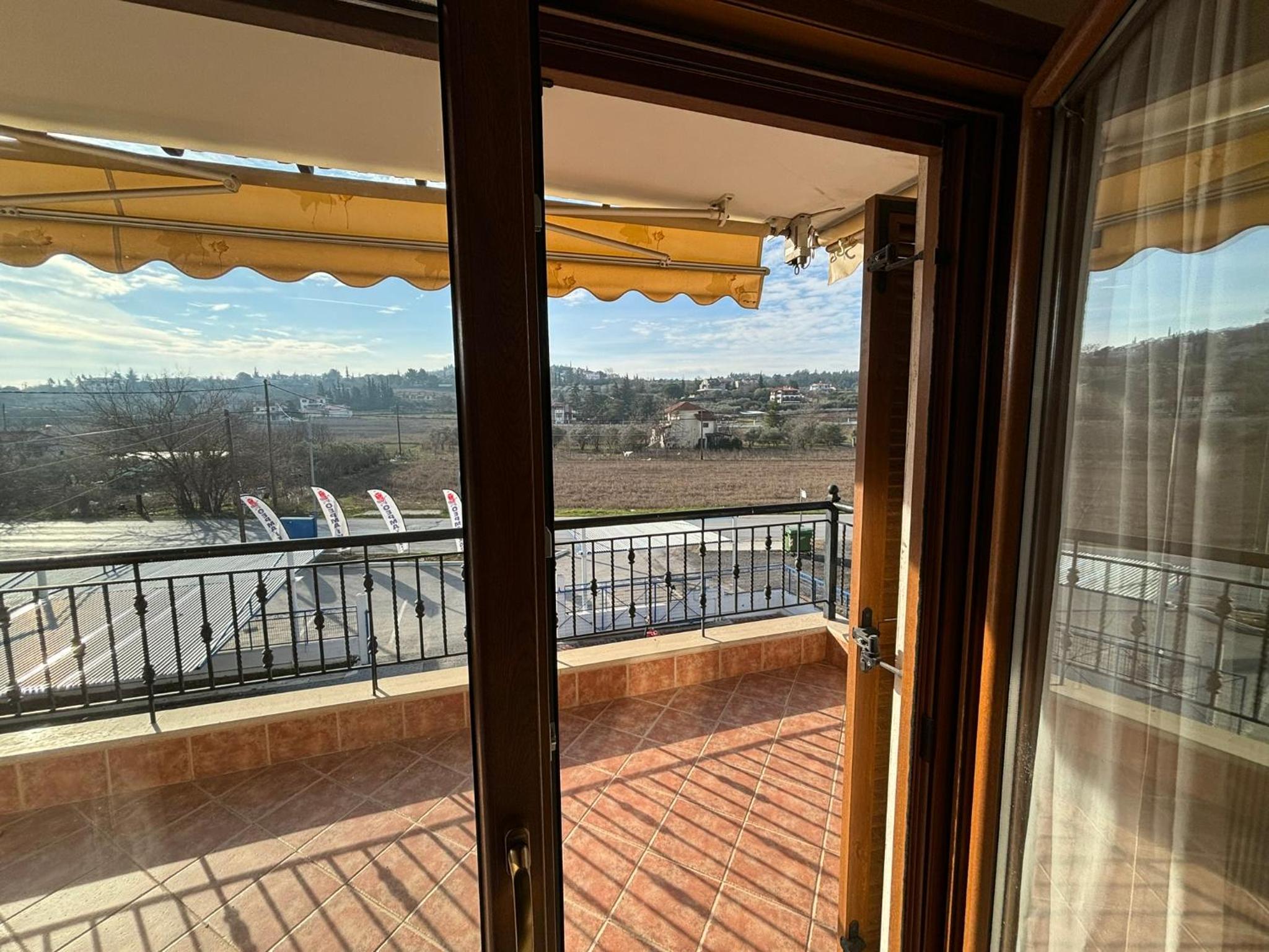 Lux apartment - one bedroom , living room , kitchen , bathroom - for 1 to 7 people, also for parties & gatherings up to 25 people, only 15 minutes from The view 4
