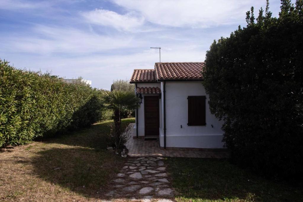 N110 - Numana, villa con giardino e vista mare view 2
