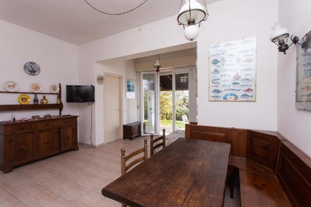 N110 - Numana, villa con giardino e vista mare view 3
