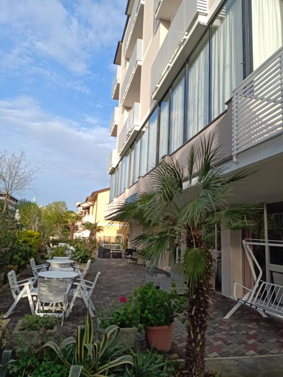 Hotel Sara*** Cesenatico - Image 1