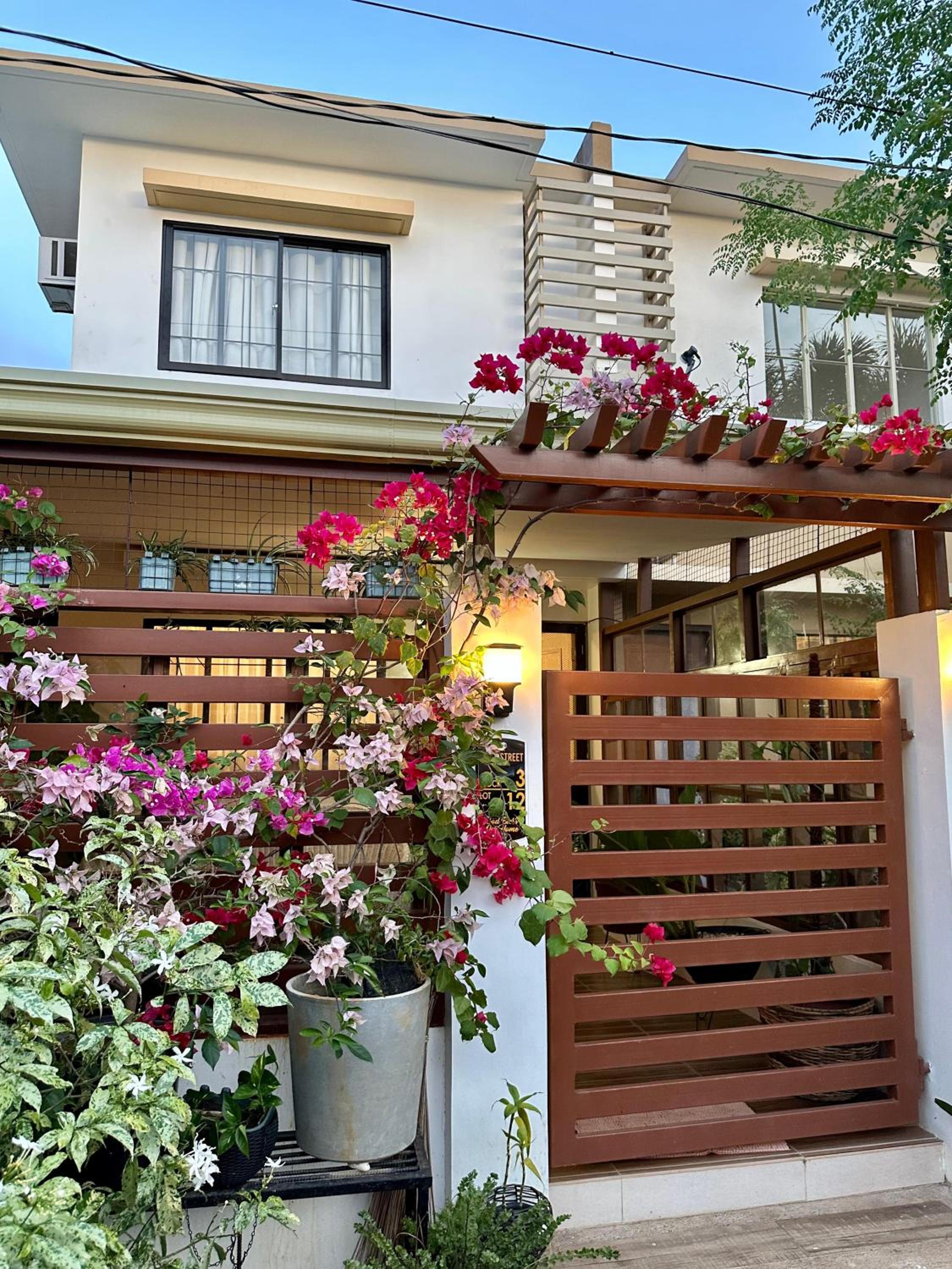 Casa Privado- 2 Bedroom House Near the Airport view 2