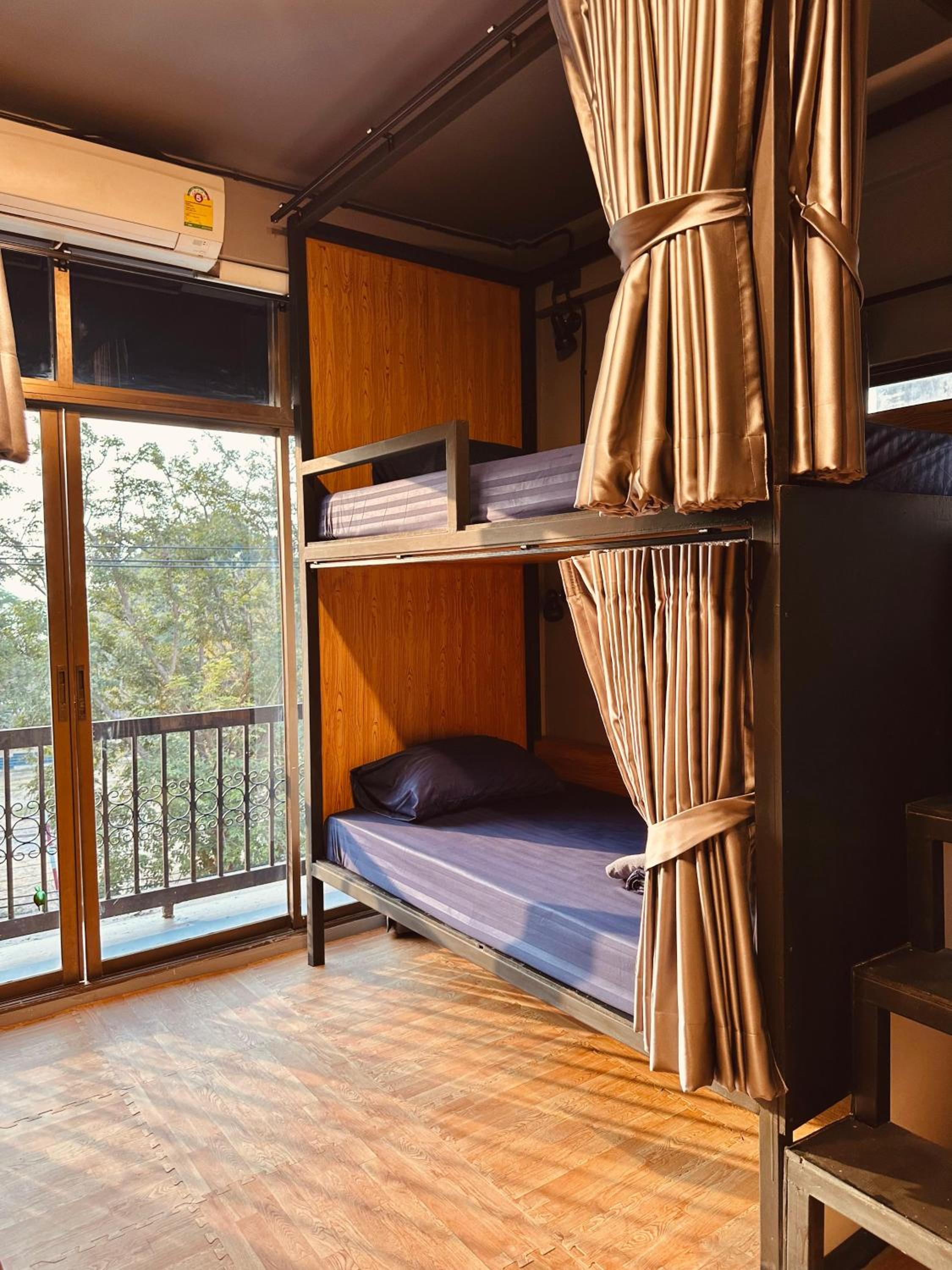 Hostel Friends Station & Cafe