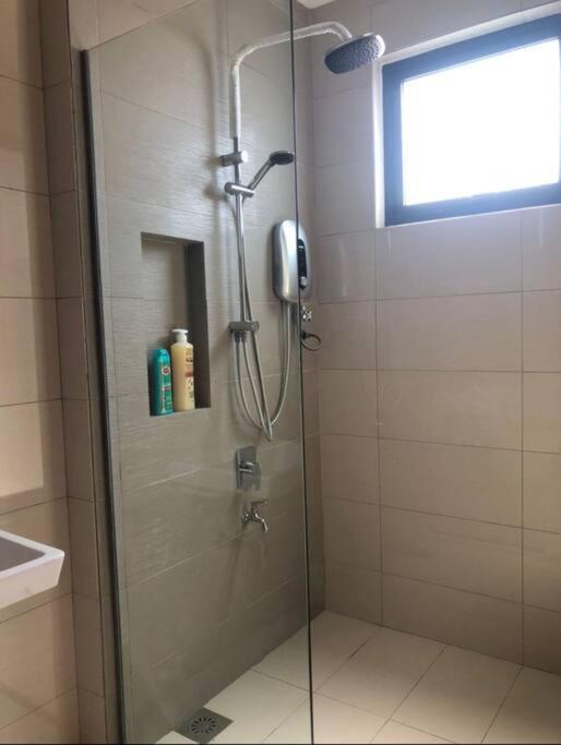 Paradigm Residence New 5-6Pax