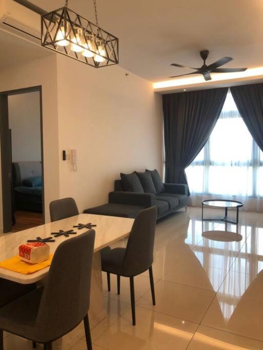 Paradigm Residence New 5-6Pax