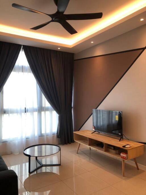 Paradigm Residence New 5-6Pax