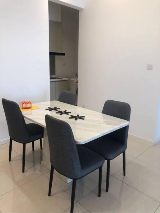Paradigm Residence New 5-6Pax