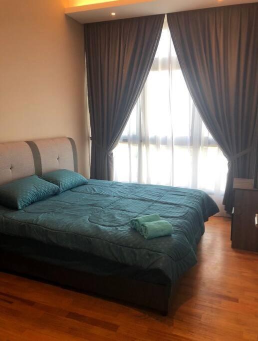 Paradigm Residence New 5-6Pax