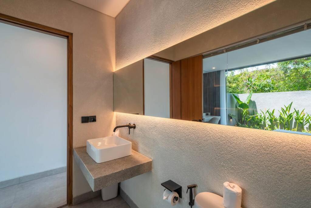 Sadila Estate 15 - Contemporary 2-Bedroom Pool Loft in Berawa view 4