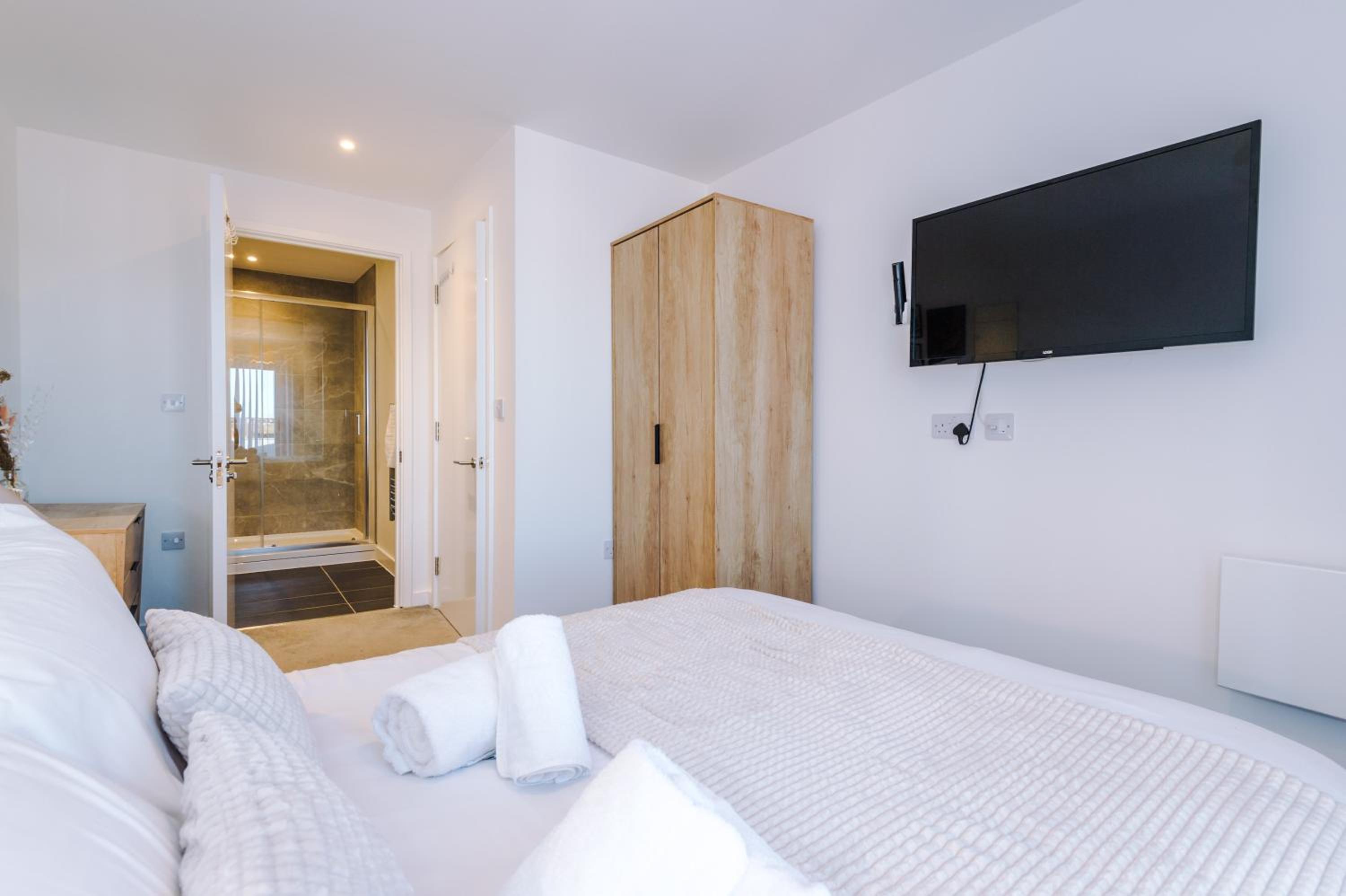 Hilltop Serviced Apartments - Salford Quays view 4